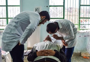 پزشکان بیمارستان «کرمی» اهواز بیماران مناطق سیل‌زده را رایگان ویزیت می‌کنند